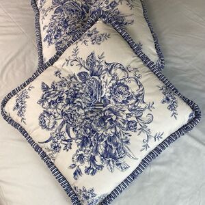 2 Pillows floral French Toile style square , blue white